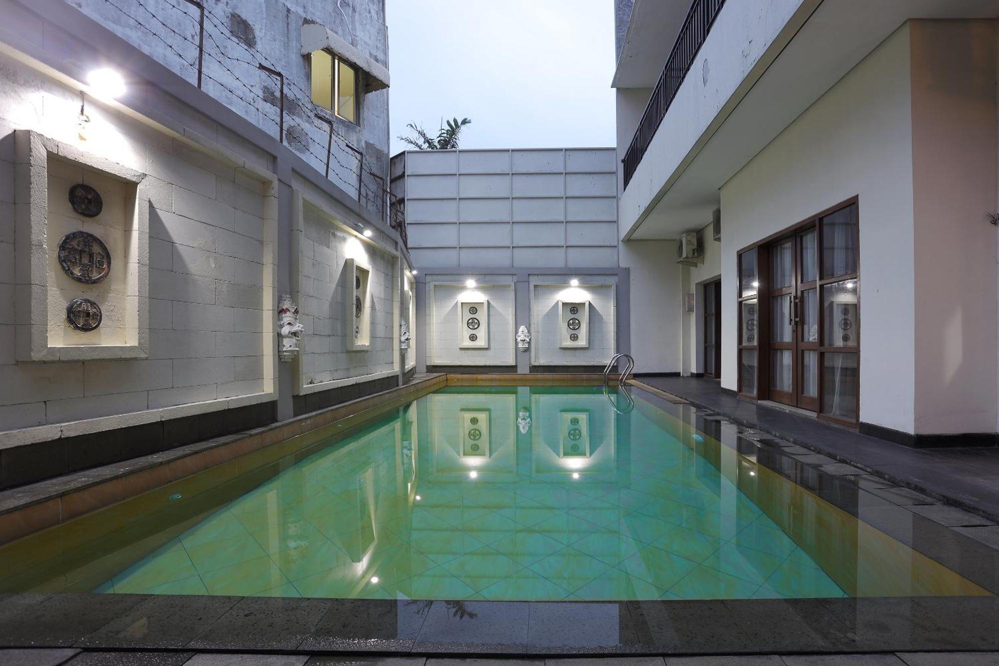 Jambuluwuk Residence Pakubuwono Giacarta Esterno foto